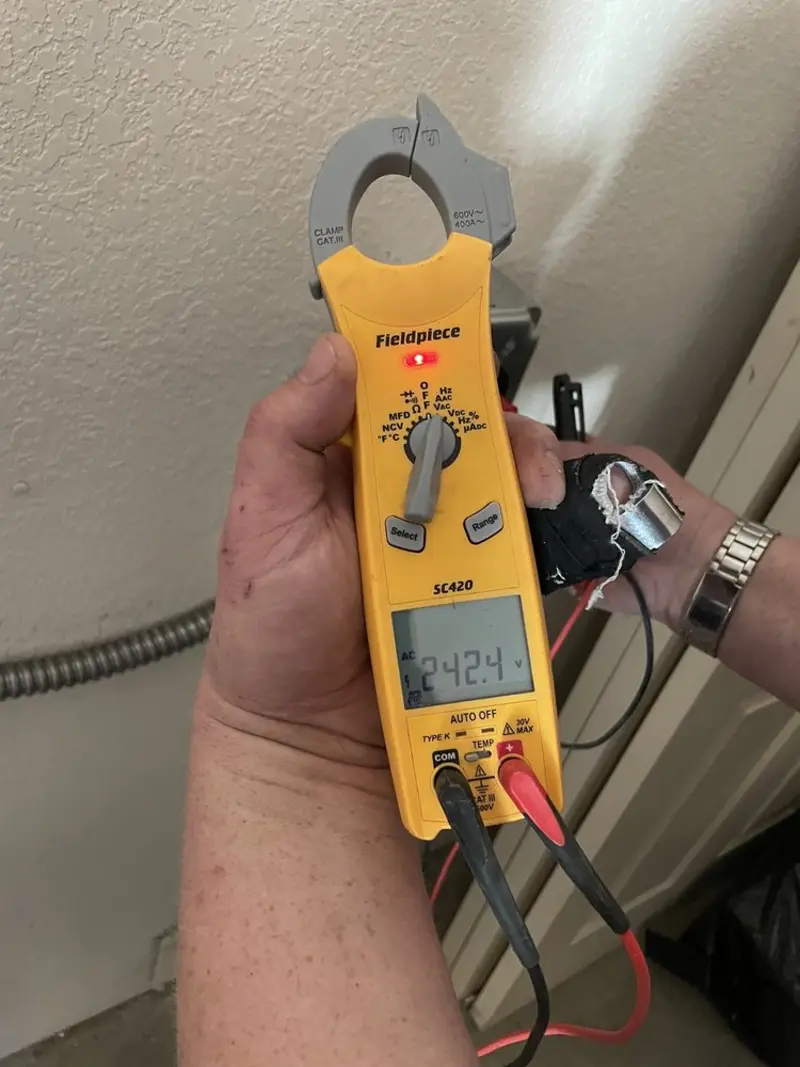 Voltage testing with clamp meter during Generator Installation in Kimberly